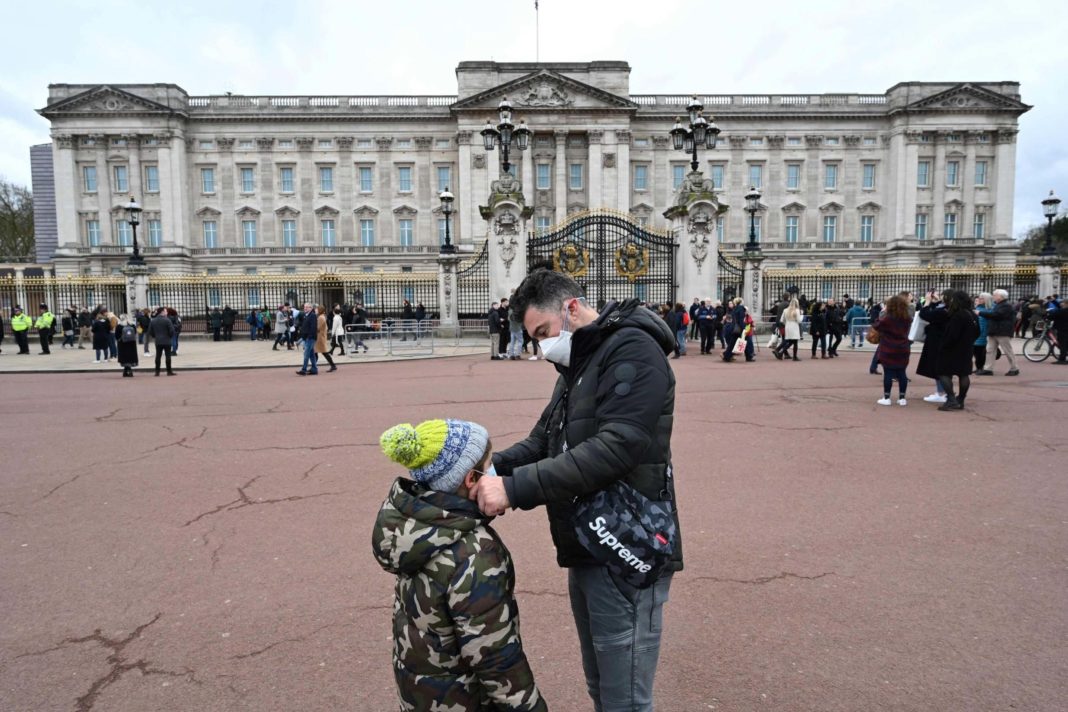 uk-scientists-say-government-is-'risking-lives'-over-'insufficient'-coronavirus-measures-as-death-toll-hits-21
