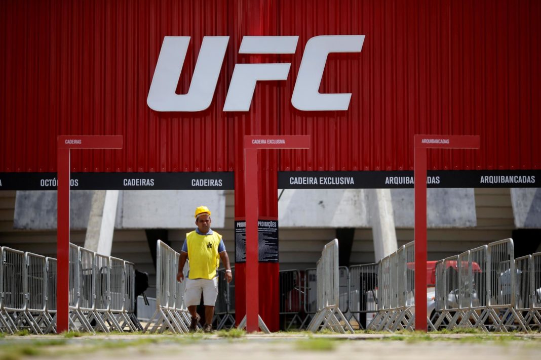 charles-oliveira-secures-win-over-kevin-lee-in-front-of-empty-arena-at-ufc-brasilia