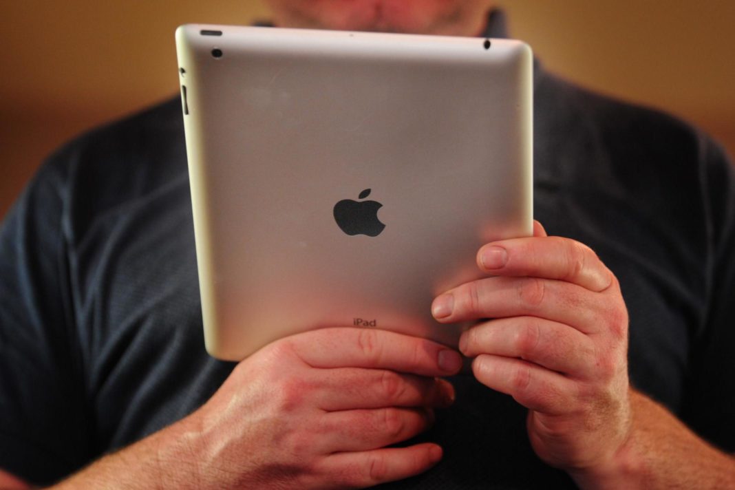 businessman-tracks-ipad-thieves-himself-as-police-'too-busy'