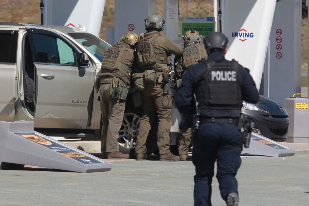 nova-scotia-shootings:-gunman-'dressed-as-policeman'-kills-at-least-ten-in-canada-rampage