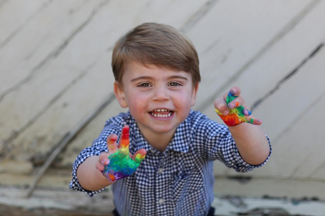 prince-louis-photographed-making-rainbow-poster-by-mum-kate-to-mark-second-birthday