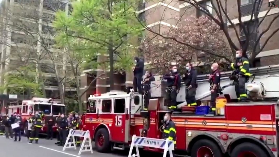 us-firefighter-entertains-manhattan-health-workers-with-national-anthem-performance-on-electric-guitar