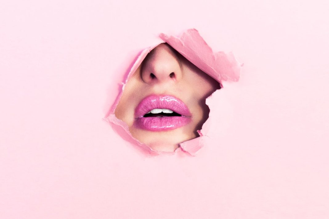 best-beauty-podcasts:-7-shows-guaranteed-to-inject-some-sparkle-into-your-commute