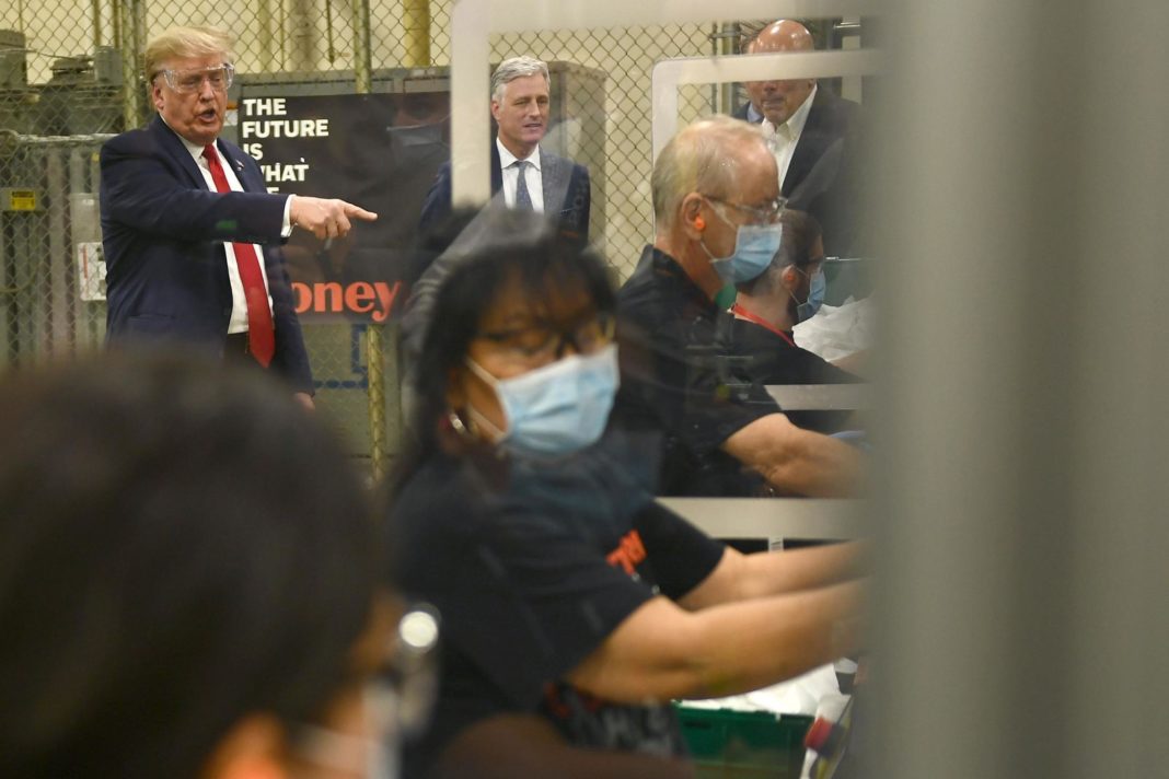 donald-trump-doesn't-wear-face-covering-on-tour-of-mask-factory-despite-sign-saying-they're-required