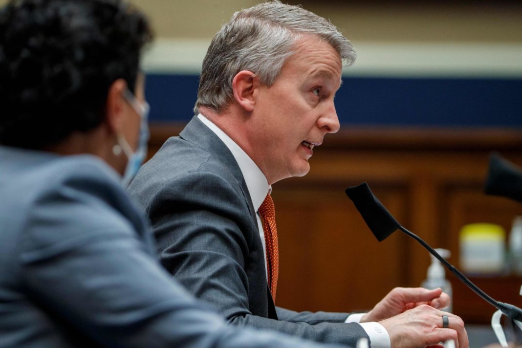 'ousted'-us-vaccine-expert-says-country-faces-'darkest-winter'-due-to-coronavirus