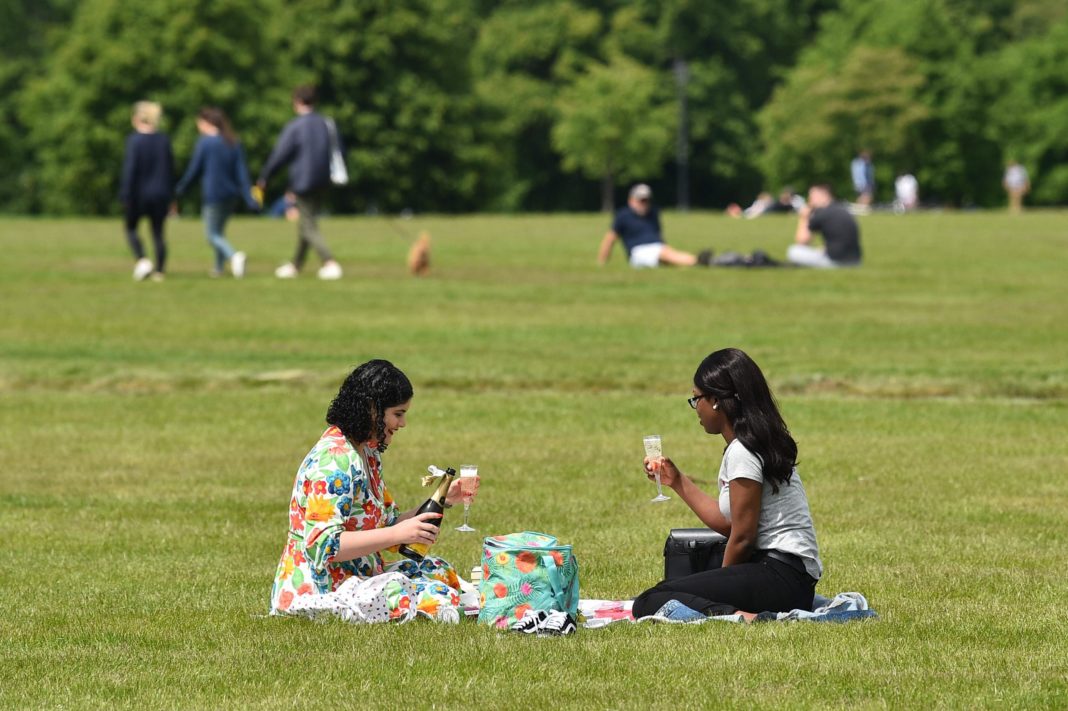 uk-weather-forecast:-brits-to-bake-in-sizzling-28c-heat-before-'heavy'-thunderstorms-roll-in