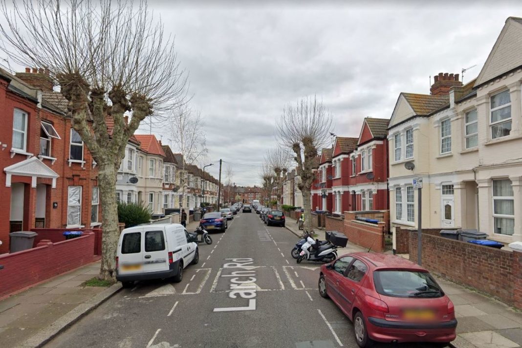 man-arrested-on-suspicion-of-attempted-murder-after-young-child-stabbed-in-cricklewood