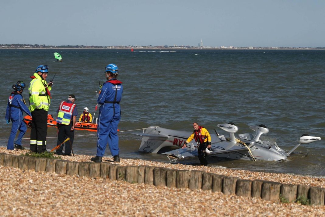 southampton-plane-crash:-two-rescued-after-light-aircraft-crashes-into-sea-at-calshot-spit
