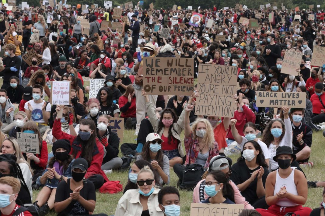 london-george-floyd-protests-live:-thousands-descend-on-hyde-park-in-peaceful-demonstration-for-black-lives-matter