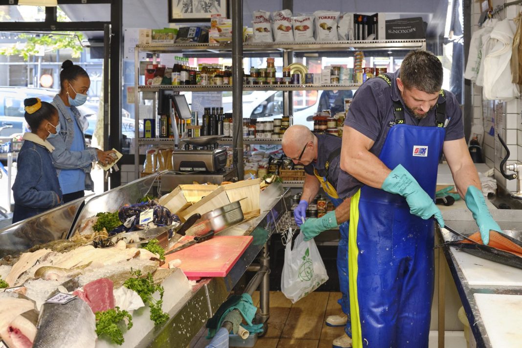 how-to-make-proper-fish-n'-chips-at-home,-according-to-robin-moxon