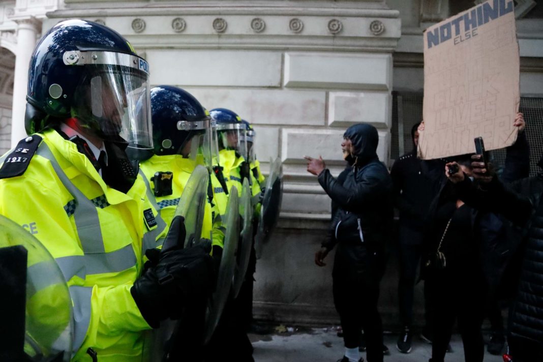 london-protesters-face-strict-rules-as-police-fear-weekend-clashes-between-black-lives-matter-and-right-wing-groups