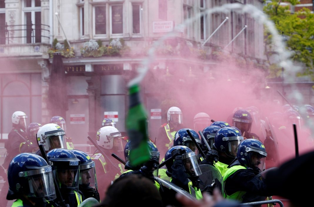 uk-protests-live:-black-lives-matter-counter-protesters-clash-with-police-in-london-as-priti-patel-condemns-'thuggery'
