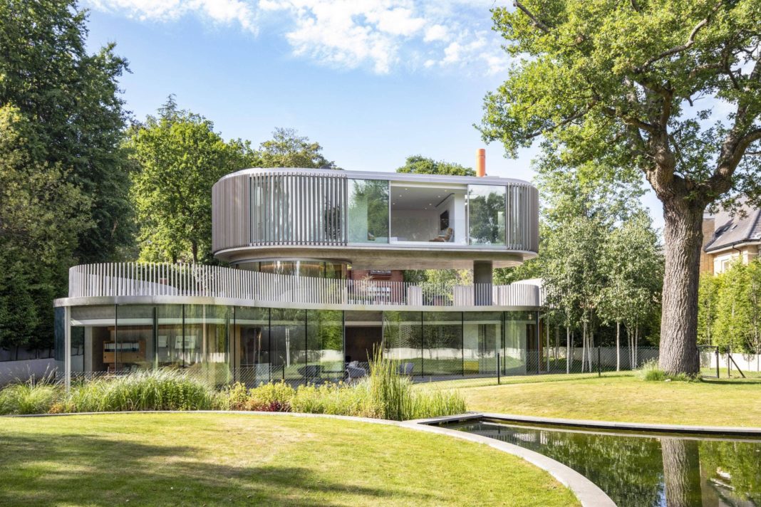 'fantastically-brave'-floating-house-named-best-in-uk-for-sale