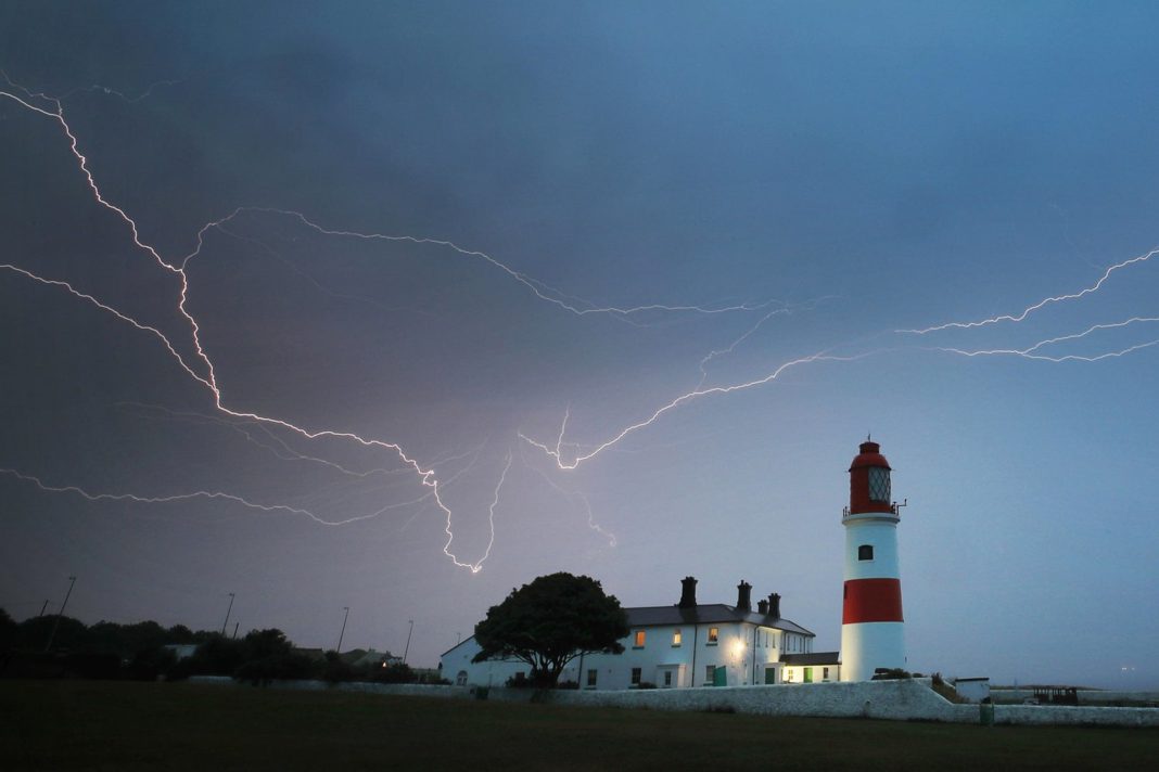 uk-weather-forecast:-thunderstorms-and-torrential-rain-to-bring-heatwave-to-an-end