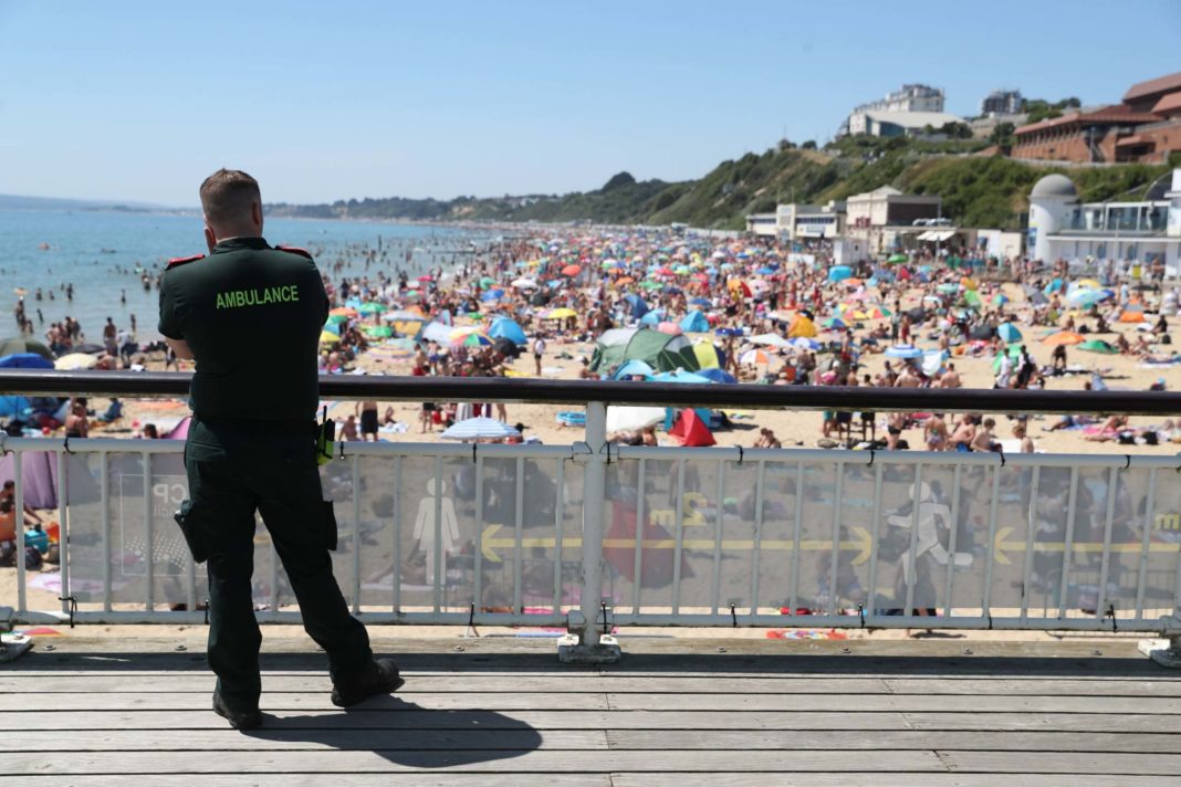 uk-coronavirus-live:-beaches-threatened-with-closure-after-brits-flout-social-distancing-rules-in-heatwave-'deluge'