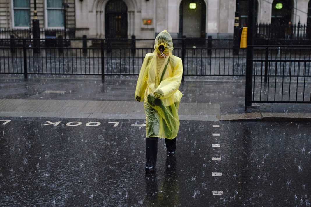 uk-weather-forecast:-nearly-a-month's-rain-to-come-down-in-one-hour,-bringing-heatwave-to-a-close