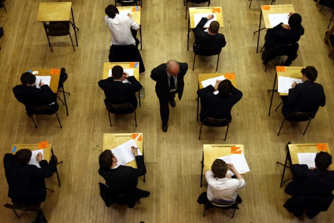 gcse-and-a-level-pupils-can-sit-exams-in-autumn-if-they're-unhappy-with-coursework-grade