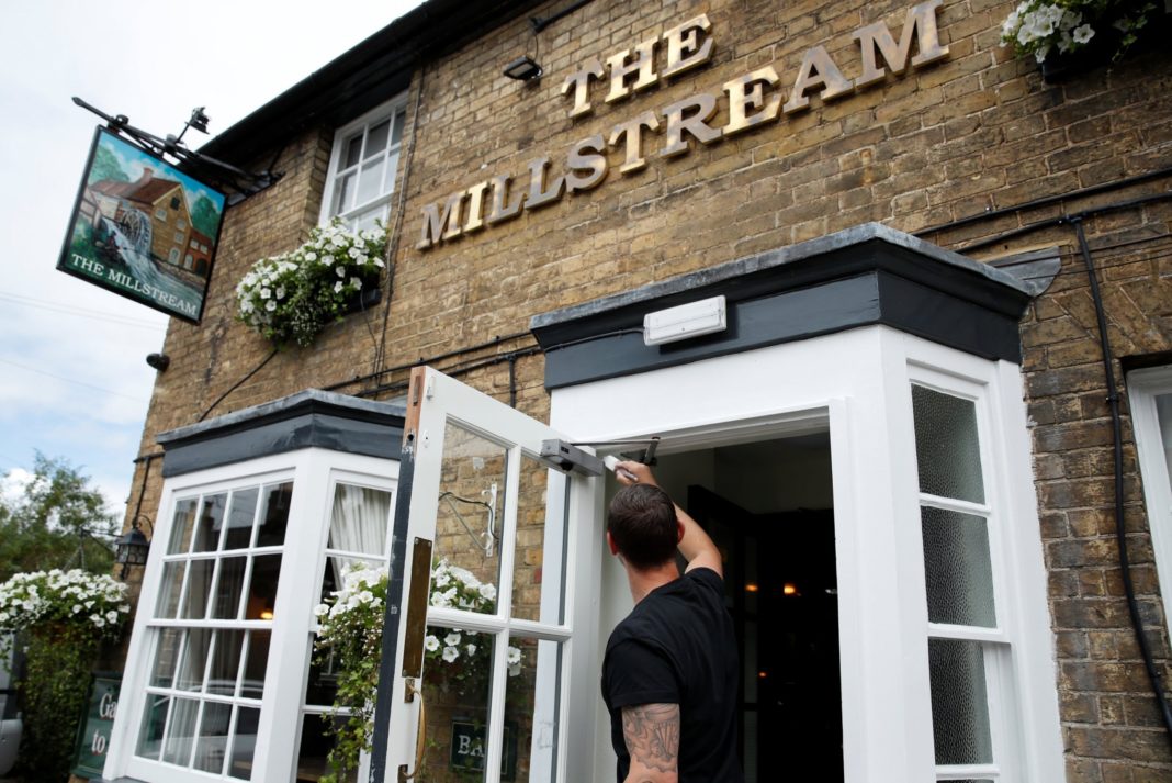 brits-warned-'not-to-overdo-it'-when-pubs-and-restaurants-reopen