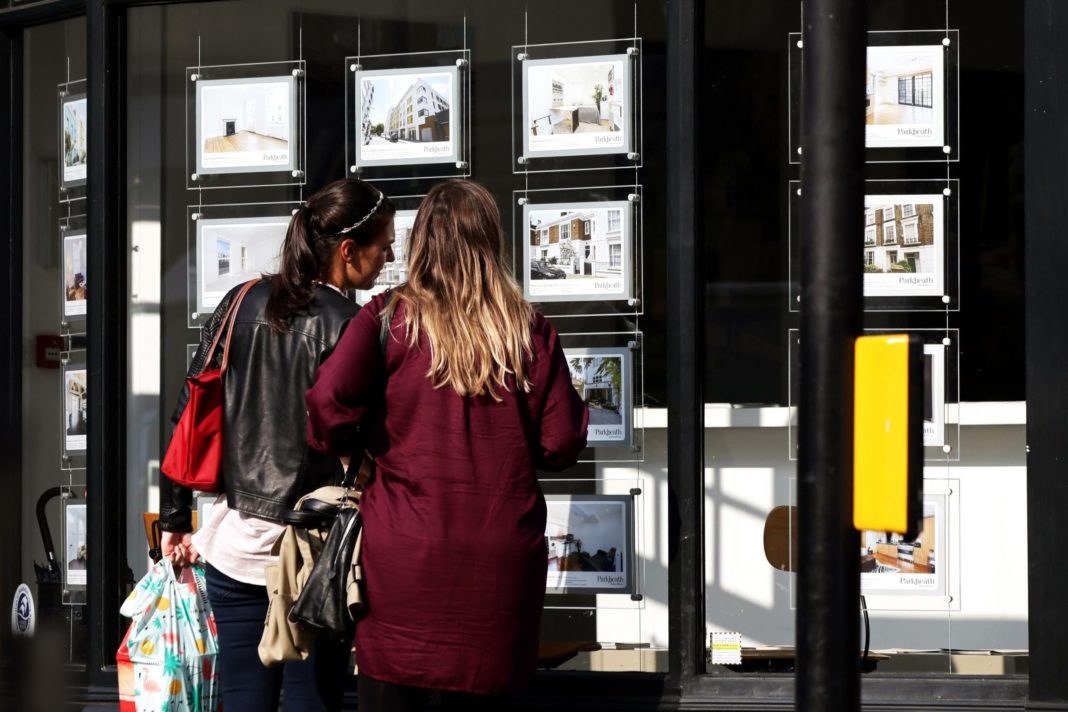 estate-agents-respond-better-to-buyers-with-british-or-french-accents,-study-shows