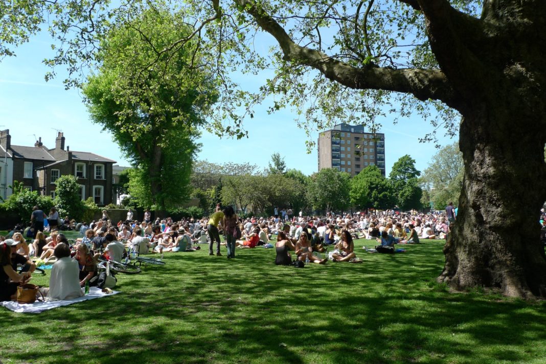london-fields:-visitors-slapped-with-new-restrictions-after-weeks-of-anti-social-behaviour-in-hackney-park