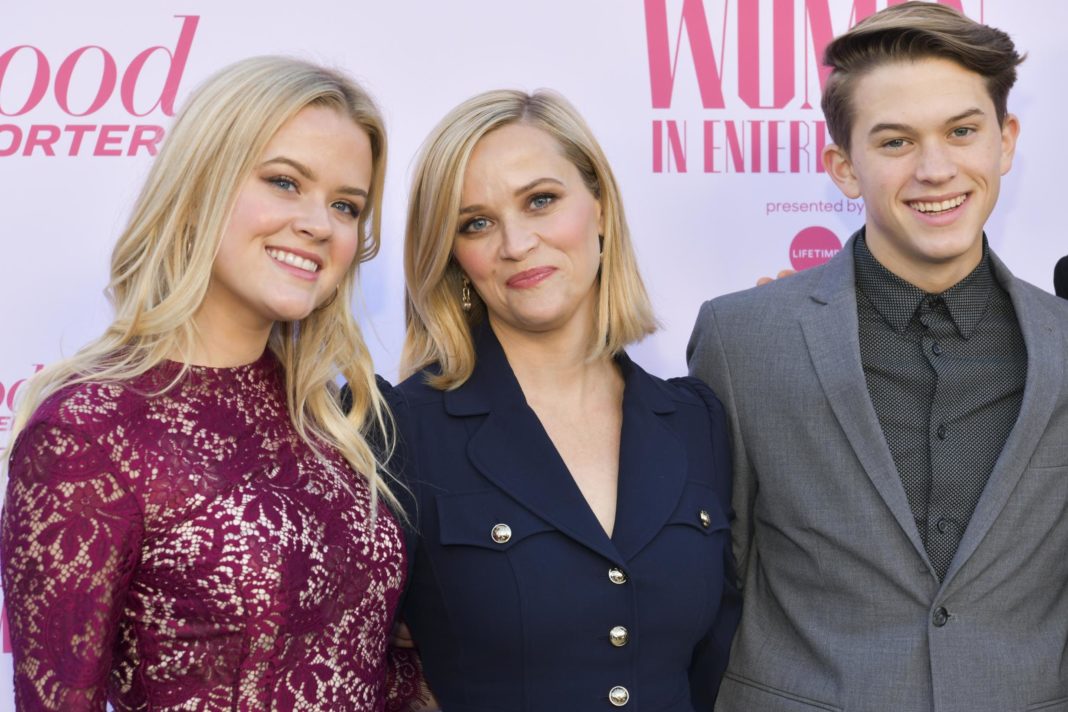 reese-witherspoon-embarrasses-son-deacon-phillippe-with-tiktok-dance-to-his-first-single