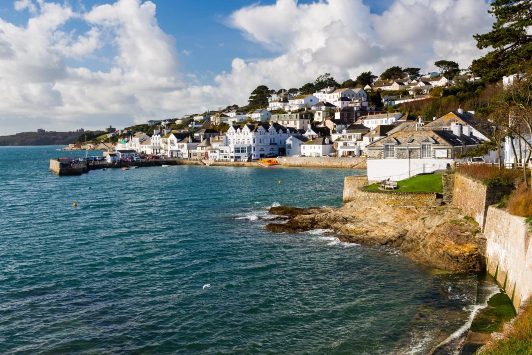 beautiful-remote-cornwall-fishing-village-st-mawes-named-uk's-best-seaside-resort-beating-top-tourist-attractions