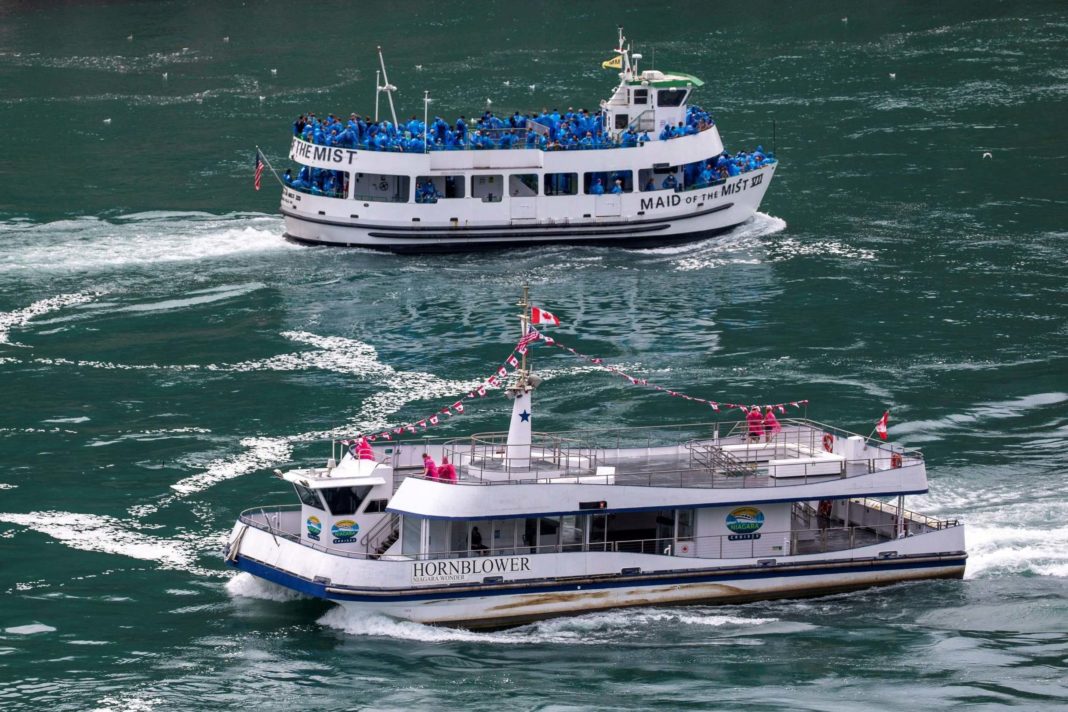 boats-at-niagara-falls-highlight-stark-social-distancing-differences-in-us-and-canada