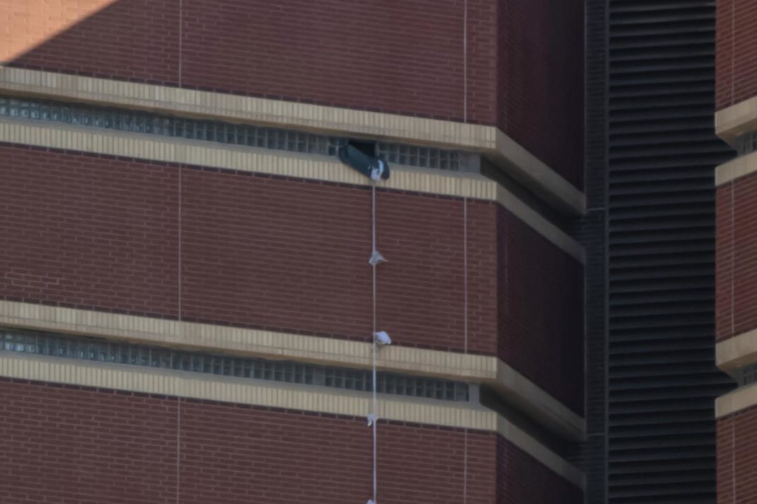 oklahoma-murder-suspect-escapes-prison-from-12th-floor-cell-using-sheets