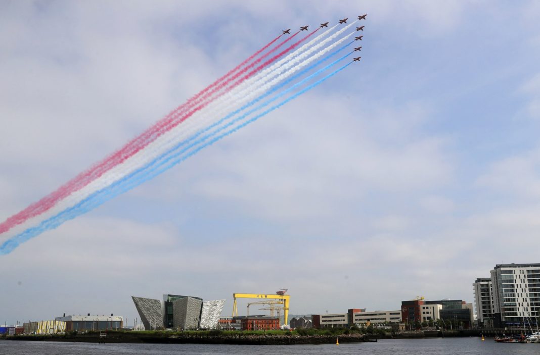 vj-day-commemorations:-red-arrows-flypast-cancelled-in-london,-cardiff-and-edinburgh-due-to-bad-weather
