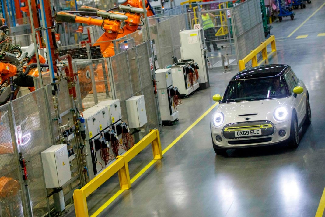 mini-to-axe-400-jobs-at-its-oxford-factory