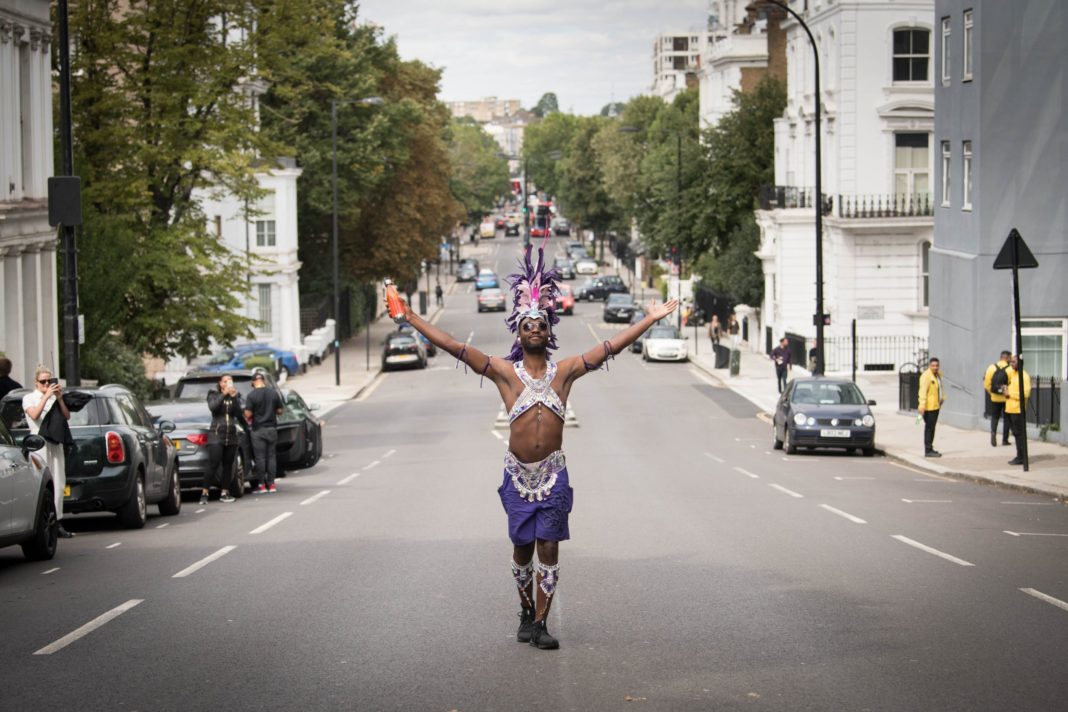notting-hill-carnival-2020:-festival-goers-dance-in-empty-streets-as-virtual-event-draws-to-a-close