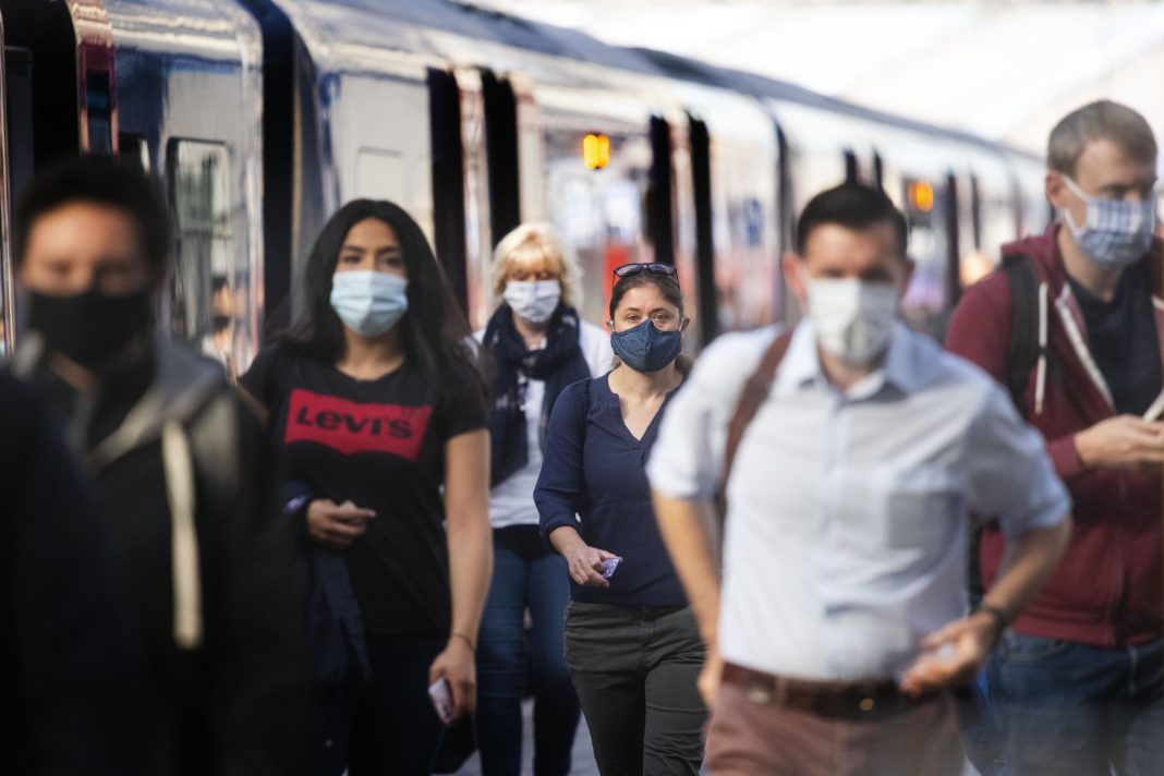 just-365-fines-issued-for-passengers-breaking-face-covering-rules-in-england