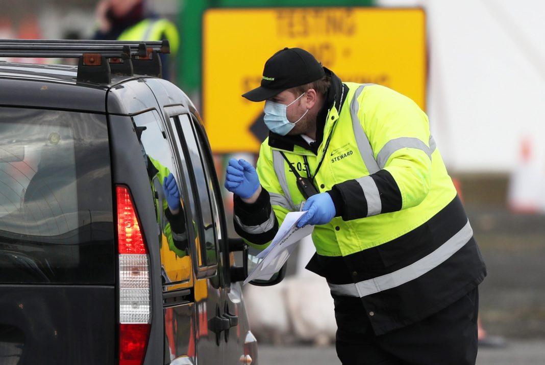 uk-coronavirus-live:-glasgow-lockdown-restrictions-to-tighten-as-covid-death-toll-rises-by-three