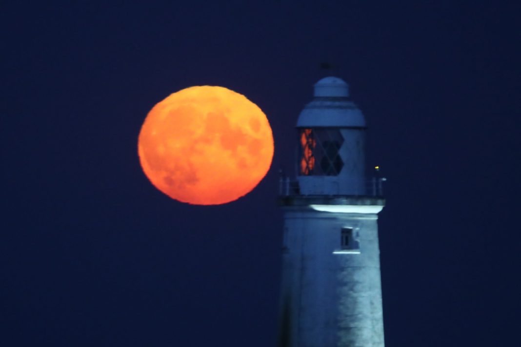 earth's-oxygen-may-have-rusted-the-moon-for-billions-of-years,-scientists-say