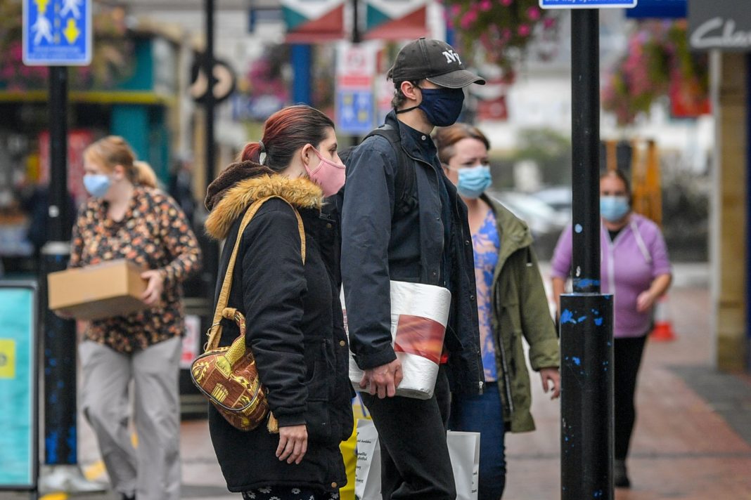 uk-coronavirus-live:-cabinet-'at-war'-over-rule-of-six-restrictions-as-british-holidaymakers-flock-home-to-avoid-quarantine