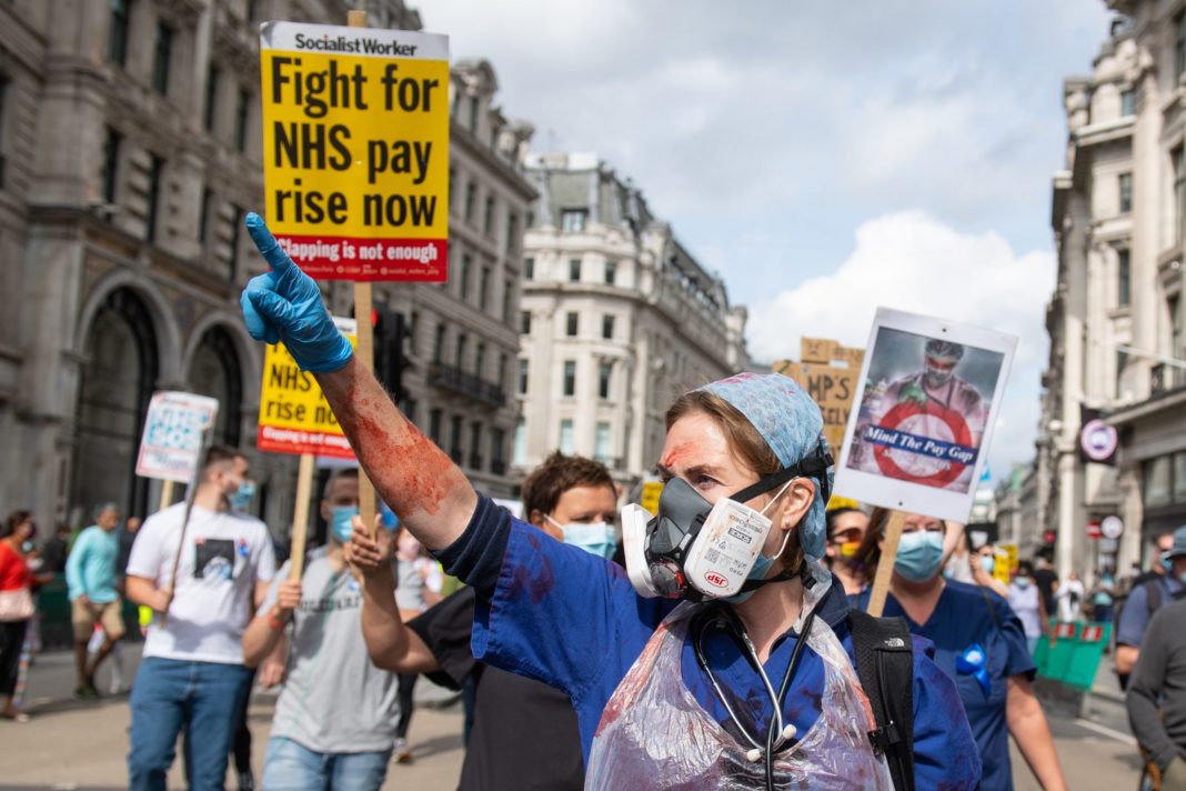 nhs-marches:-workers-demand-better-wages-during-protests-in-london-and-across-the-uk