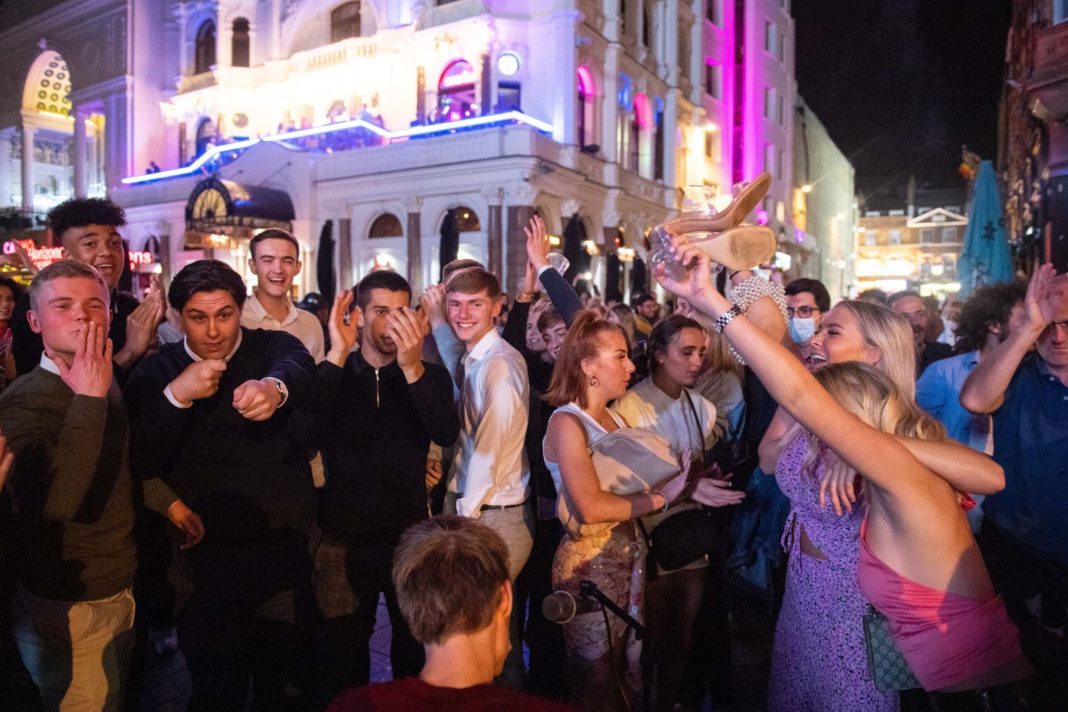 brits-enjoy-last-saturday-night-out-despite-warning-not-to-have-'party-weekend'-ahead-of-new-restrictions