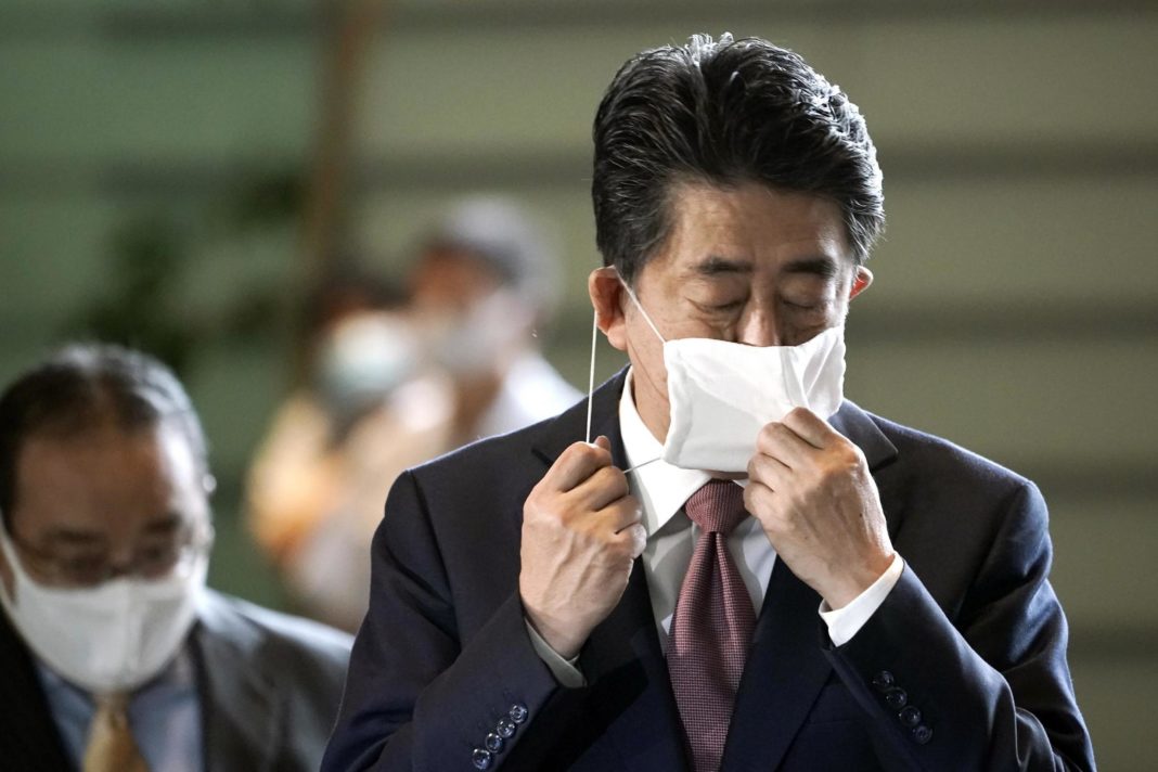 japanese-leader-shinzo-abe-officially-resigns,-clearing-way-for-successor-to-take-over