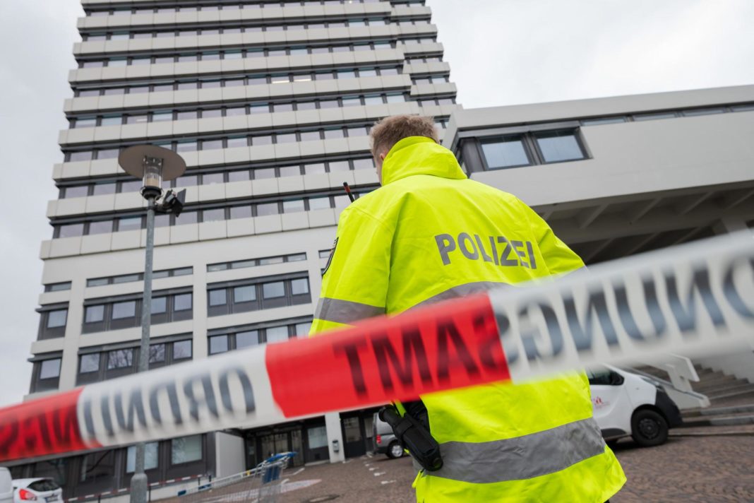 german-police-suspend-29-officers-'for-sharing-neo-nazi-images-of-adolf-hitler'