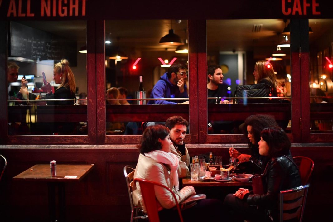 revellers-enjoy-final-late-night-out-before-10pm-curfew-enforced-on-bars-and-pubs-under-new-covid-19-rules