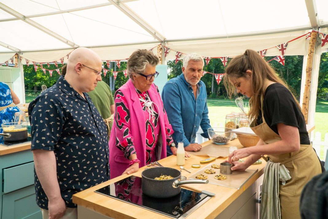 paul-hollywood-dishes-out-first-'hollywood-handshake'-to-lottie-in-the-great-british-bake-off-bubble