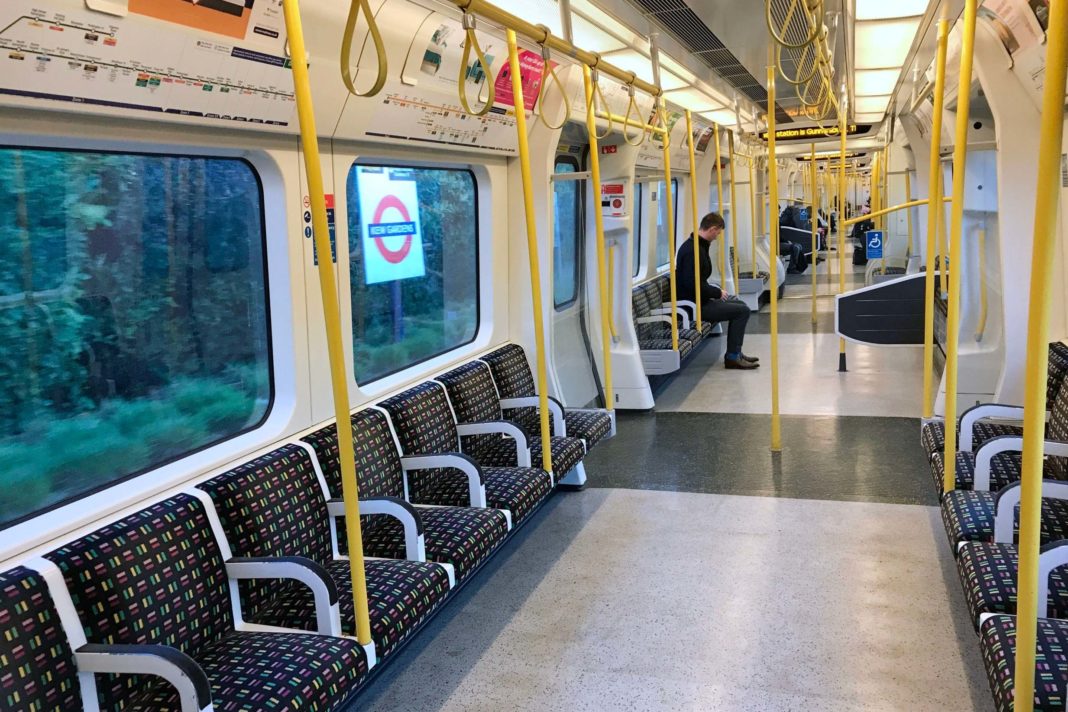 tfl-tube-delays:-commuters-hit-with-disruption-on-circle,-district-and-metropolitan-lines