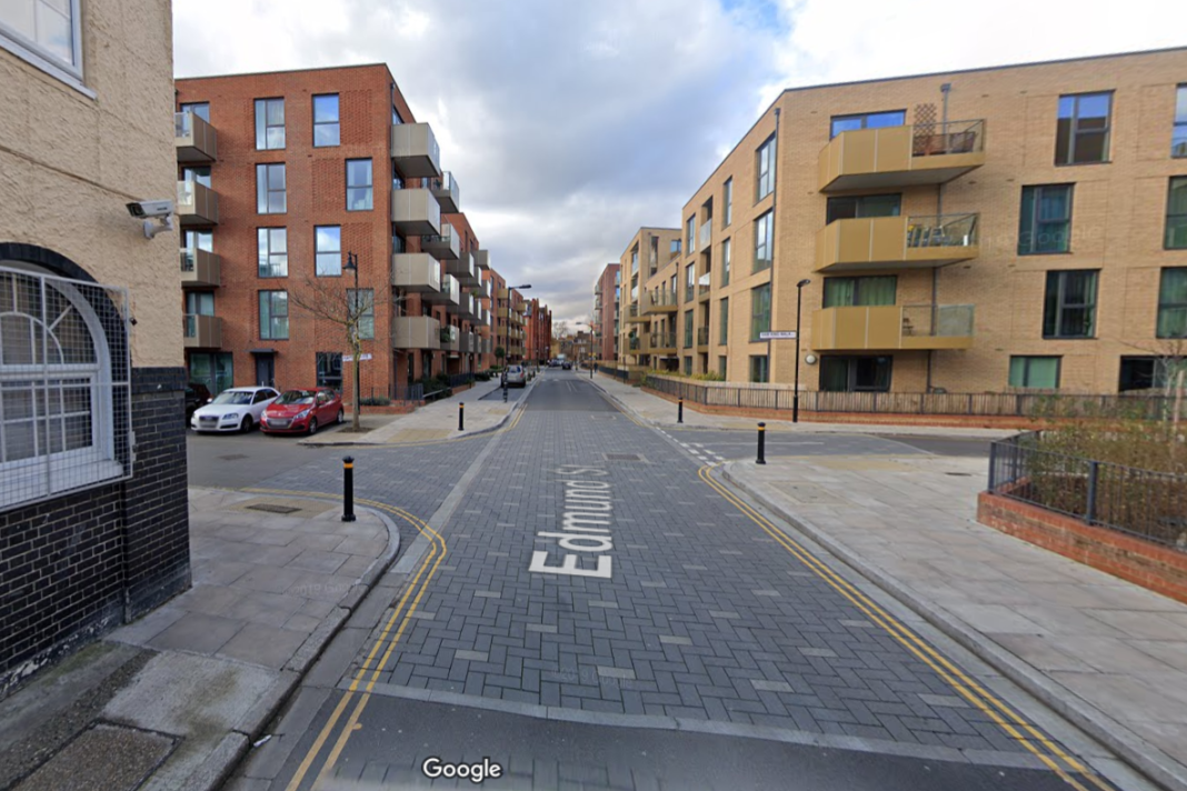 man-arrested-on-suspicion-of-attempted-murder-after-four-police-officers-hurt-in-south-london-crash