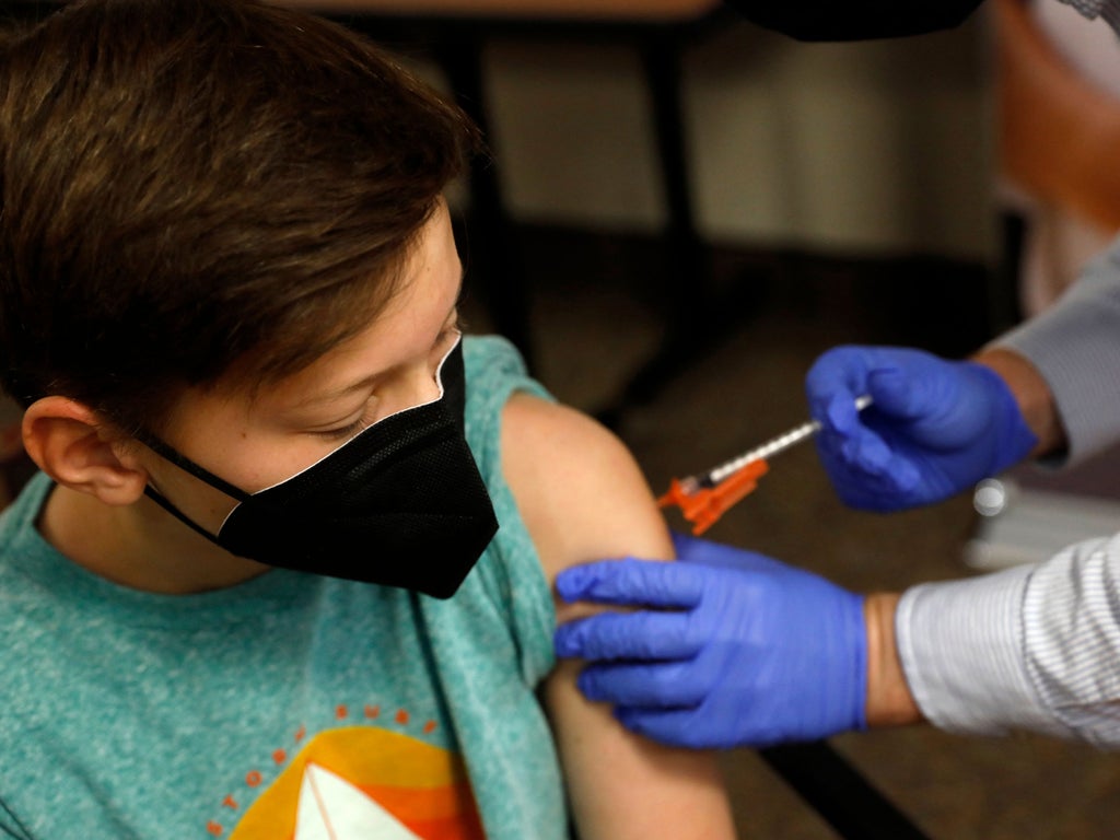 covid-vaccine:-children-aged-12-to-15-should-be-offered-jab,-chief-medics-tell-government