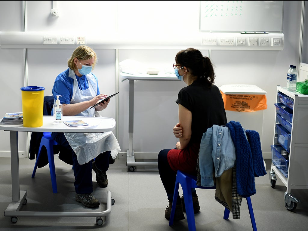 child-vaccinations,-flu-jabs-and-covid-booster-doses-‘won’t-be-easy’-as-uk-prepares-for-a-‘difficult-winter’