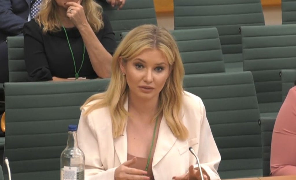 love-island’s-amy-hart:-social-media-sites-not-supportive-enough-over-trolling