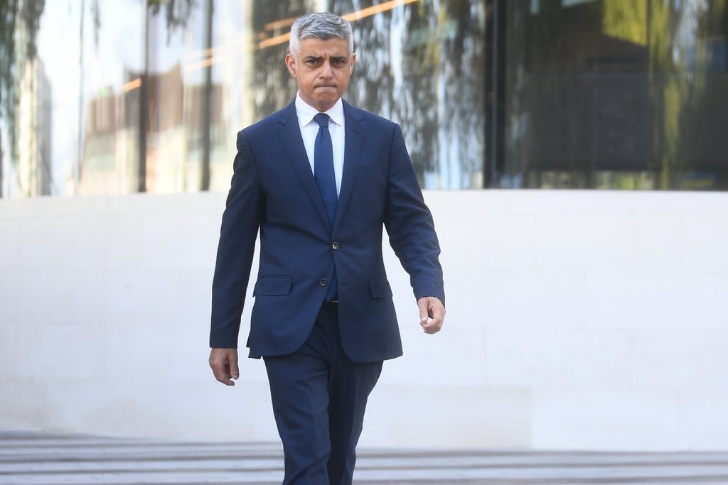 sadiq-khan-calls-for-‘covid-recovery-visas’-to-tackle-labour-shortages