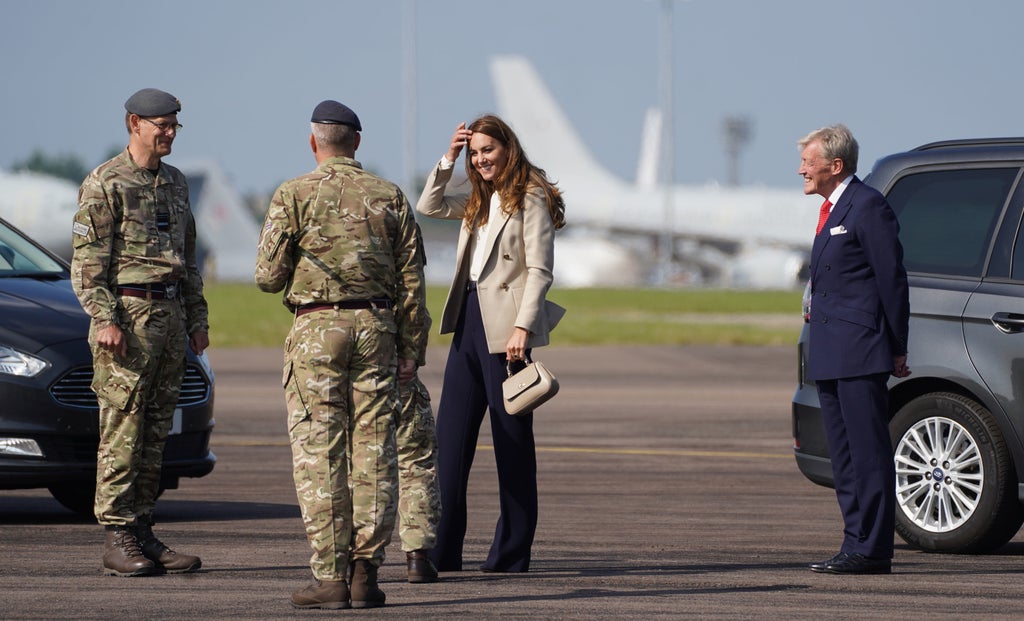 duchess-of-cambridge-kate-meets-kabul-evacuation-heroes