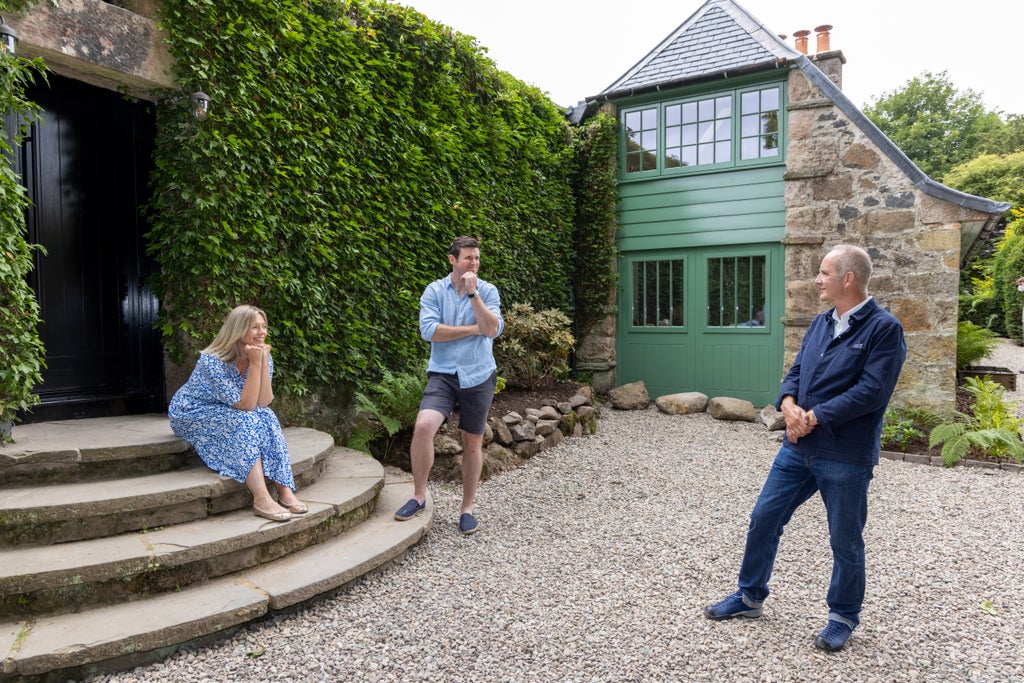tonight’s-grand-designs-sees-couple-swap-edinburgh-for-a-rotten-hut-on-historic-scottish-estate
