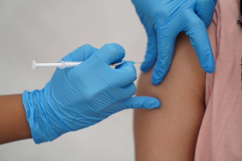 carer-vaccine-deadline-threatens-staff-exodus,-unions-warn